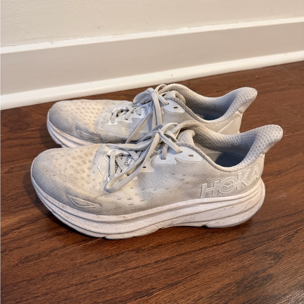 Hoka Clifton 9, white, size 8.5